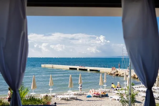 Guest Flat Tesa アパート *